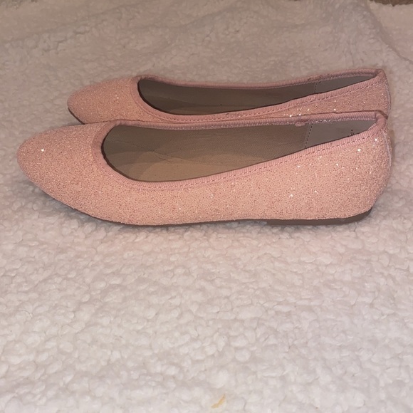 Old Navy Shoes - Picture 2 of 7